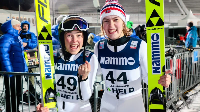 Fotografija: Norvežanki Silje Opseth (levo) in Anna Odine Støm sta imeli v Lillehammerju dodaten razlog za veselje. FOTO: Geir Olsen/AFP