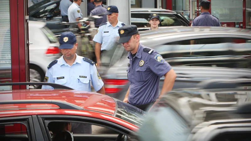 Fotografija: Takšni prizori s slovensko-hrvaške meje bodo postali zgodovina. FOTO: Jure Eržen/Delo
