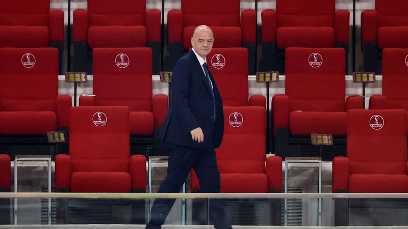Fotografija: Predsednik Svetovne nogometne zveze Gianni Infantino si je po hudih kritikah v uvodnem delu svetovnega prvenstva lahko oddahnil, mundial je bil doslej uspešen. FOTO: Wolfgang Rattay/Reuters