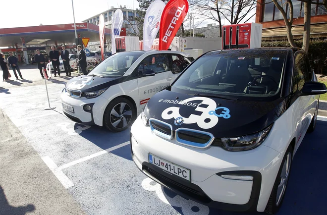 Pomemben del učinkovite elektrifikacije prometa je tudi dostopnost polnilnic. FOTO: Mavric Pivk/Delo