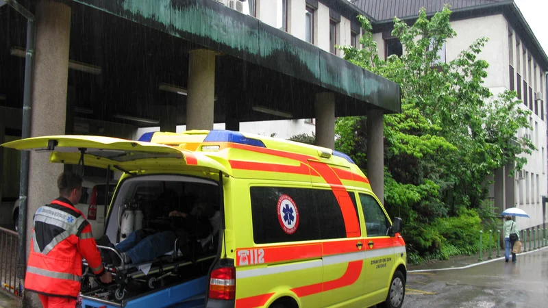 Fotografija: Odločen ne ukinjanju nujne medicinske pomoči sta premierju poslala župana Hrastnika in Zagorja. FOTO: Polona Malovrh