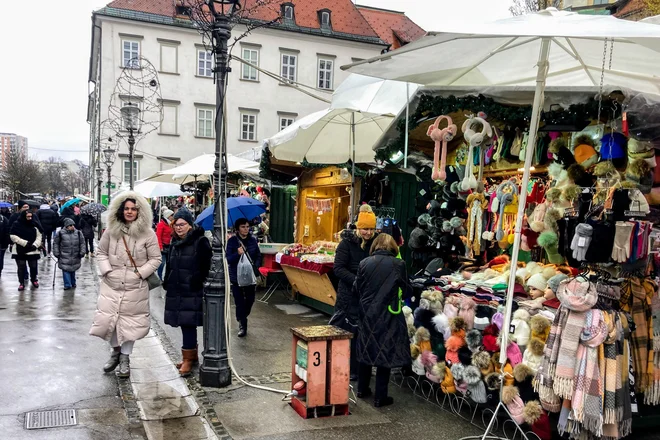 Zaradi kislega vremena je obisk sejma te dni bolj klavrn. Foto Jaroslav Jankovič
