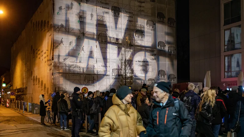 Fotografija: Zdaj je idealen čas za razmislek, kaj storiti z največjo medijsko hišo in eminentno nacionalno kulturno ustanovo. FOTO: Voranc Vogel/Delo