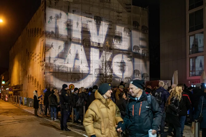Zdaj je idealen čas za razmislek, kaj storiti z največjo medijsko hišo in eminentno nacionalno kulturno ustanovo. FOTO:&nbsp;Voranc Vogel/Delo
