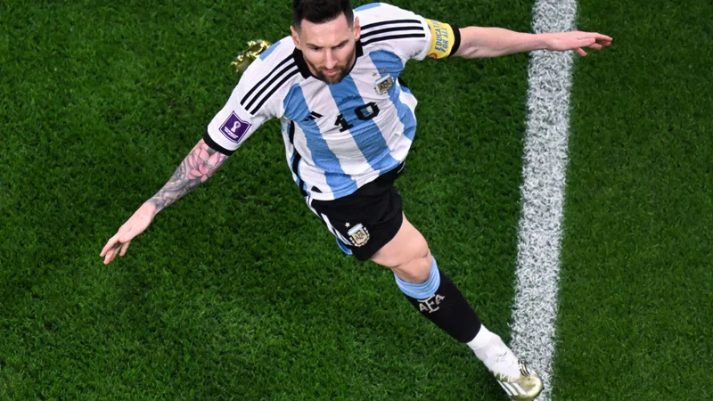 Fotografija: Lionel Messi bo proti Nizozemcem nadaljeval pot proti cilju, ki ga še ni uresničil, naslov svetovnega prvaka. FOTO: Kiril Kudrjavcev/AFP