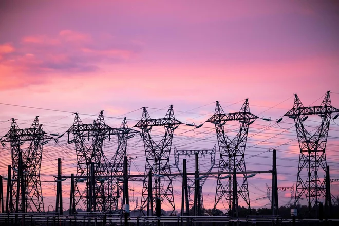 Čedalje več je govora o elektriki, ki jo bo morda zmanjkalo v prihodnjih tednih. FOTO:&nbsp;Lionel Bonaventure/AFP
