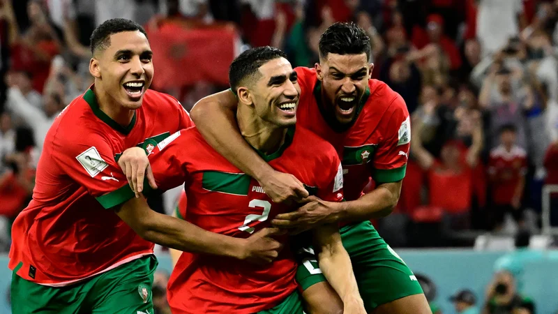 Fotografija: Achraf Hakimi (v sredini) je eden od ključnih maroških junakov. FOTO: Javier Soriano/AFP