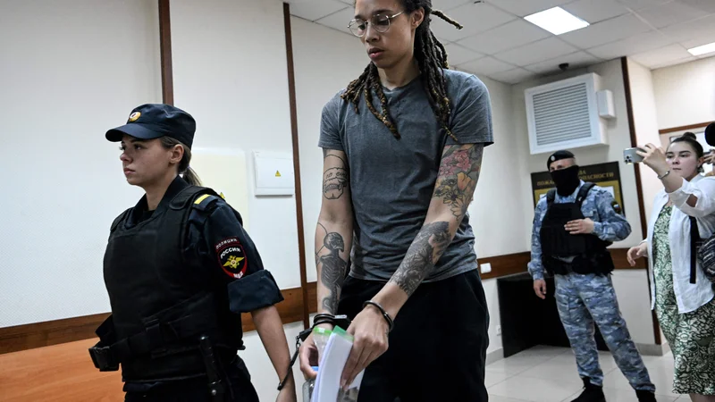 Fotografija: Brittney Griner so v Rusiji zaradi tihotapljenja prepovedanih mamil obsodili na devet let zapora. FOTO: Kirill Kudryavtsev/AFP
