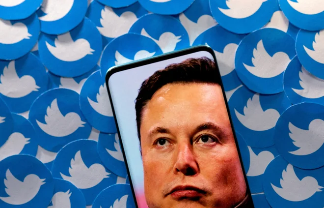 Elon Musk inadaljuje z razkrivanjem cenzure na twitterju. FOTO: Dado Ruvic/Reuters
