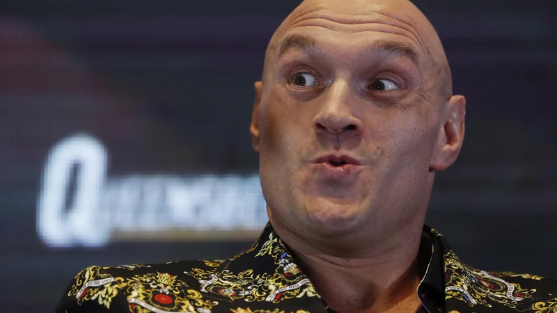 Tyson Fury during na novinarski konferenci pred dvobojem z Derekom Chisoro na štadionu Tottenhama v Londonu. FOTO: Andrew Couldridge/Reuters
