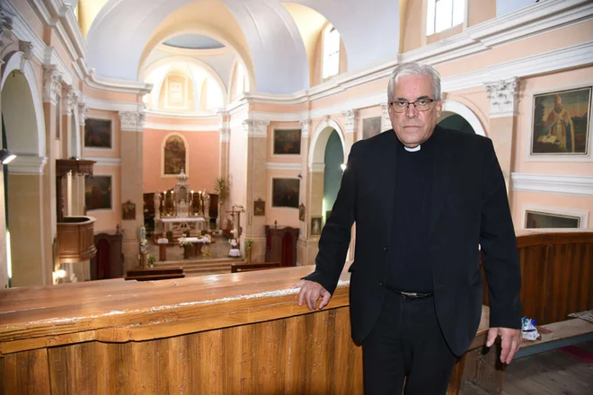 Umaški duhovnik Josip Grbac: »Komuniciranje v cerkvi ne sme biti zgolj s papirologijo!« FOTO: Sergej Drechsler/Glas Istre