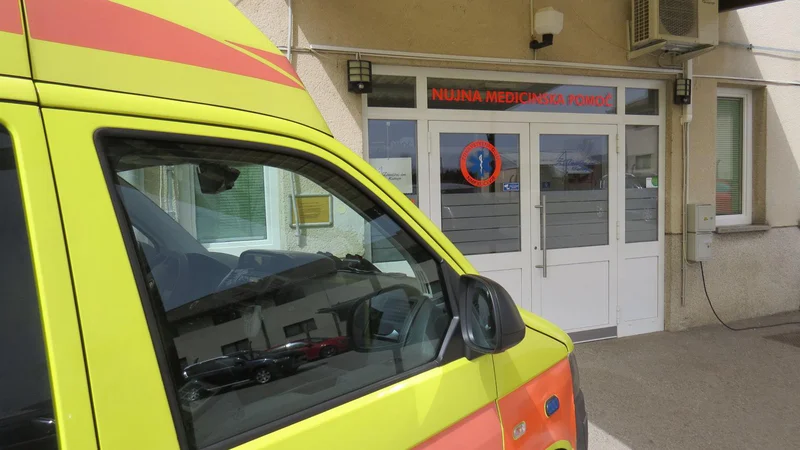 Fotografija: Nujna medicinska pomoč spet na udaru. FOTO: Bojan Rajšek