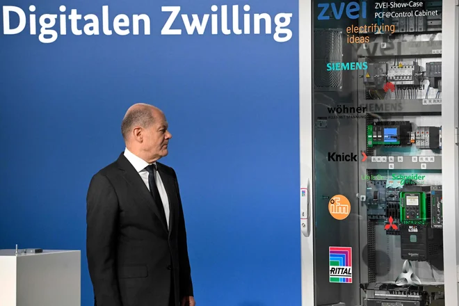 Kanlcer Olaf Scholz: zgodil se je&nbsp;epohalni preobrat.&nbsp;FOTO: Tobias Schwarz/AFP

