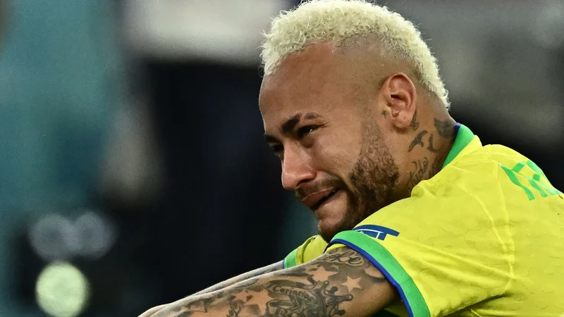 Fotografija: Neymar je neutolažljivo jokal po izpadu. FOTO: Jewel Samad/AFP