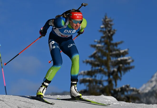 Anamarija Lampič si šele utira pot med biatlonsko elito. FOTO: Joe Klamar/AFP
