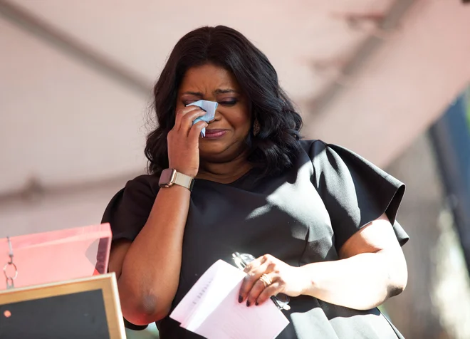 Octavia Spencer, ki je leta 2012 prejela oskarja za stransko vlogo v filmu Služkinje, je bila ob odkritju zvezde na pločniku slavnih ganjena. FOTO: Aude Guerrucci /Reuters