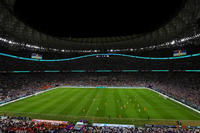 Na štadionu v Lusailu bo v nedeljo padla odločitev, kdo bo na svetovnem nogometnem prvenstvu v Katarju postal prvak. FOTO: Paul Childs/Reuters
