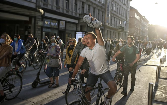Protivladni kolesarski protesti v Ljubljani. FOTO: Blaž Samec
