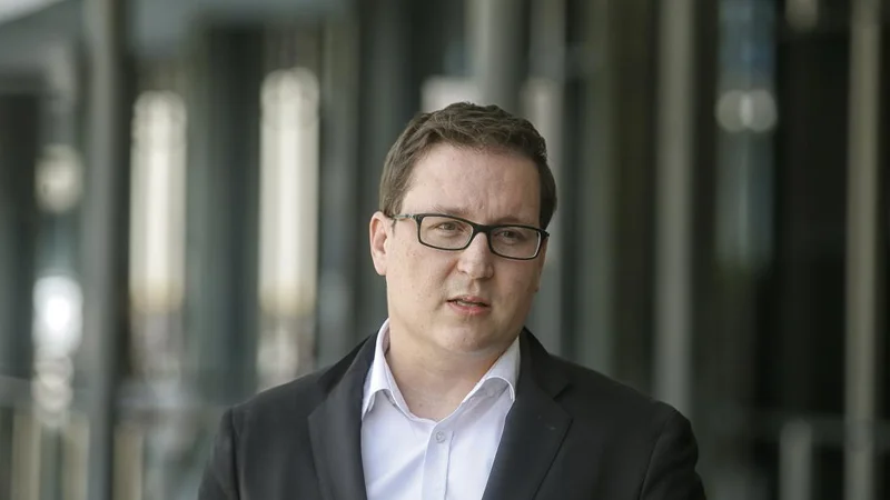 Fotografija: Boštjan Koritnik, nekdanji minister za javno upravo, bo kot podžupan skrbel za digitalizacijo in področje šolstva. FOTO: Blaž Samec/Delo