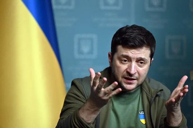 Zelenski je eden od mnogih neuklonljivih Ukrajincev, ki so jim evropski parlamentarci podelili pomembno nagrado. FOTO: Sergei Supinsky/Afp

