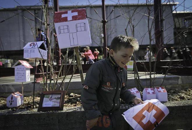 Protest varčevalcev kreditov v švicarskih frankih leta 2015. FOTO: Jože Suhadolnik 
