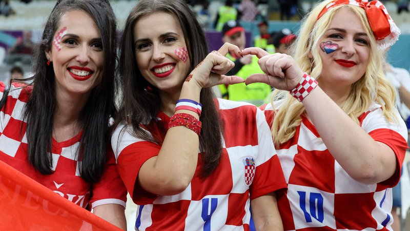 Fotografija: Hrvaške navijačice med tekmo z Argentino. FOTO: Jack Guez/AFP
