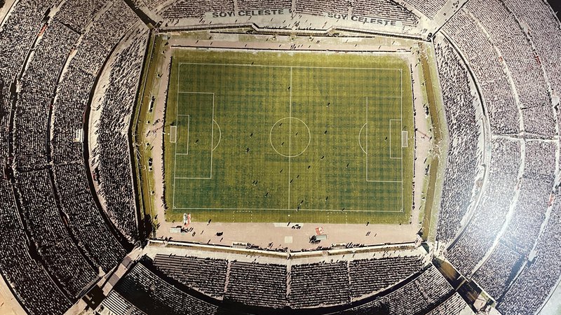 Fotografija: Estadio Centenario, ki je iz zraka videti kot ogromna skleda, so po načrtih domačega arhitekta Juana Scassa začeli graditi julija 1929. Toda resna dela so se v bistvu začela šele v začetku naslednjega leta, pet mesecev pred odprtjem. FOTO: Branko Soban
