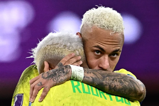 Pravijo, da ima Neymar štirideset tetovaž. FOTO: Gabriel Bouys/AFP
