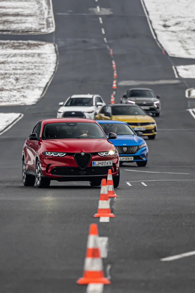 Bralci ste v finale poslali alfo romeo tonale, peugeota, 308, opel astro citroëna C5 X in toyoto corollo cross. FOTO: Uroš Modlic
