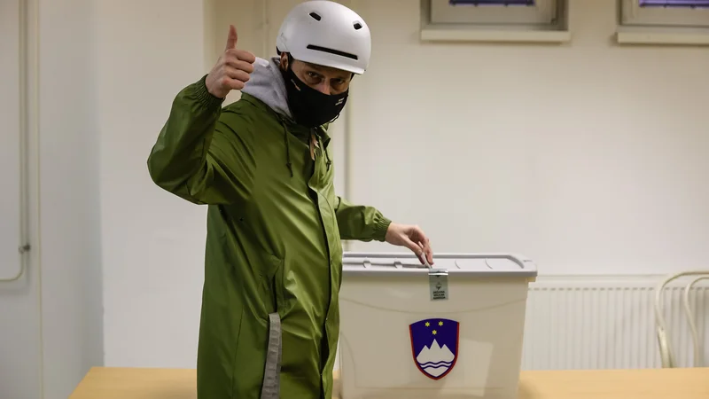 Fotografija: Prav je, da večina nima prostih rok pri urejanju položaja, denimo, Romov, istospolno usmerjenih oseb in drugih manjšin. Škoditi nekomu je nedopustno, četudi to škodenje temelji na »demokratičnem« (pre)glasovanju. FOTO: Črt Piksi