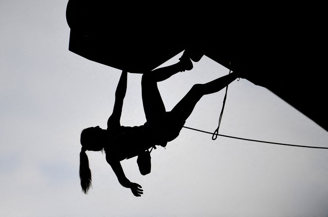 Na tekmovanjih v športnem plezanju je zaznati trend čedalje bolj suhih plezalk, opažata Mina Markovič in Janja Garnbret. FOTO: Andreas Gebert/Reuters
