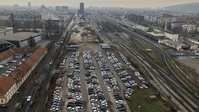 Po informacijah, ki sta jih v svojih objavah v javnih časopisih predstavila arhitekta Milan Kovač in Peter Kerševan, bo prav izgradnja proge 2TDK povzročila skozi ljubljansko železniško vozlišče (LŽV) povečan tovorni promet v mnogokratniku, ne samo po odstotkih. FOTO VORANC VOGEL/DELO
