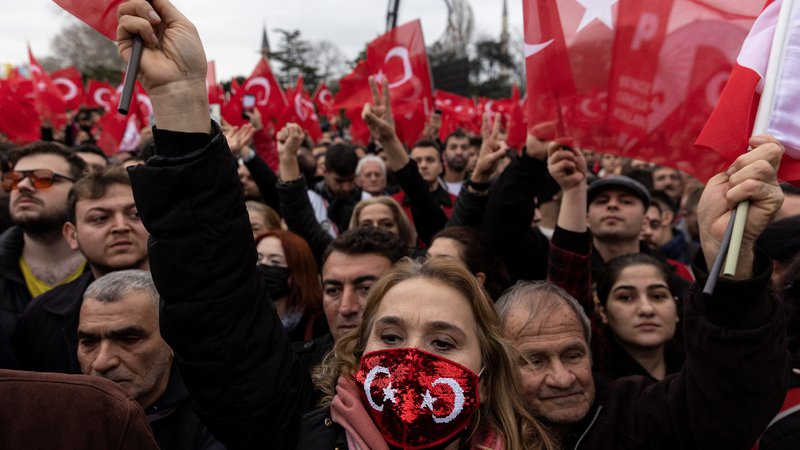 Fotografija: Shod v podporo istanbulskemu županu Ekremu İmamoğluju

FOTO: Umit Bektas/Reuters
