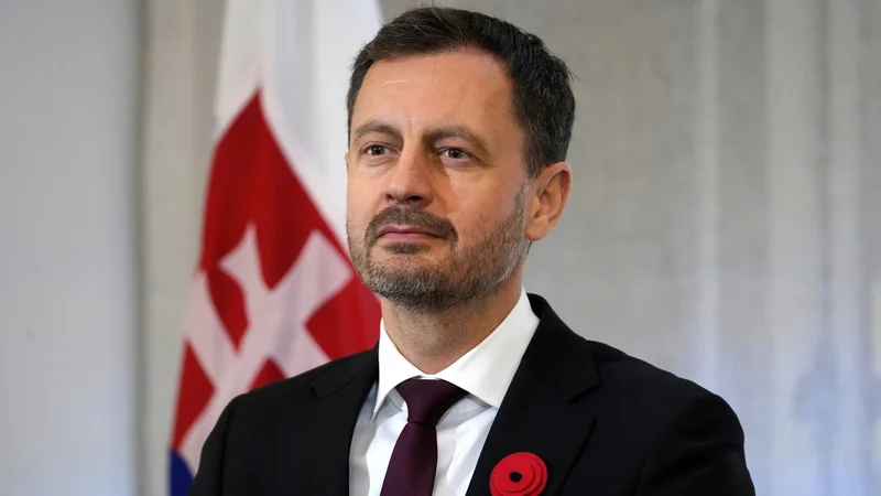 Vlada premiera Eduarda Hegerja je v četrtek doživela nezaupnico. FOTO: Ints Kalnins/Reuters