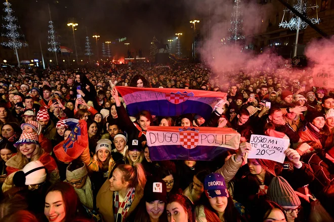 V Zagrebu so bučno proslavili tretjo kolajno hrvaških nogometašev na svetovnih prvenstvih. FOTO: Denis Lovrović/AFP
