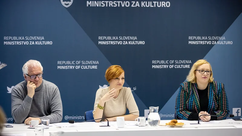 Fotografija: Po uspešnem sprejetju zakona o RTV je na vrsti priprava novega zakona o medijih. FOTO: Črt Piksi/Delo