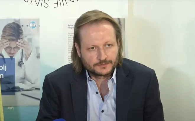 &raquo;Prišli smo do točke, ko v središču ni več bolnik oziroma odnos med bolnikom in zdravnikom, ampak politično obračunavanje, napadi na zdravnike in prazne politične obljube,&laquo; je dejal&nbsp;Gregor Zemljič. FOTO:&nbsp;Zajem zaslona
