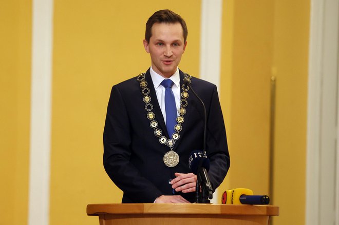 Na konstitutivni seji je slavnostno prisegel tudi novi celjski župan Matija Kovač. FOTO: Edo Einspieler
