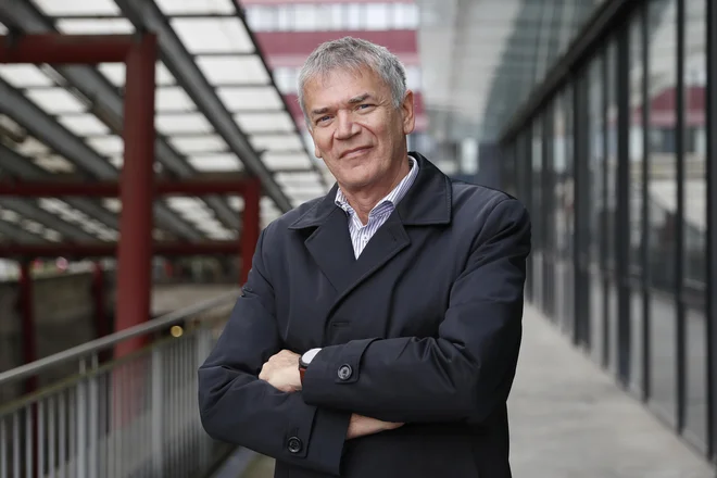 Institut informacijskih znanosti načrtuje nov superračunalniški center, predvidoma na obrobju Maribora, pravi direktor Aleš Bošnjak. Foto Leon Vidic
