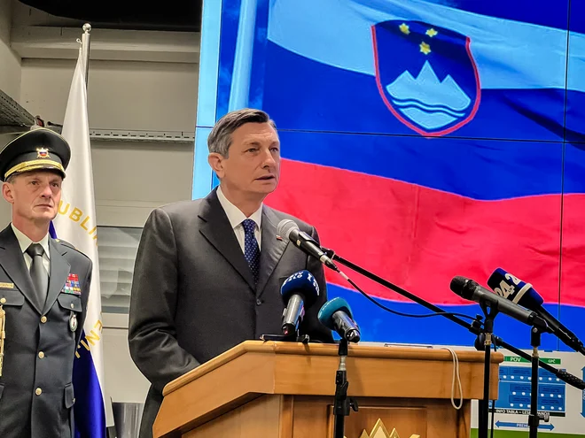 Poslovilni obisk Boruta Pahorja je potekal&nbsp;v vojašnici Ivana Cankarja na Vrhniki. FOTO: Črt Piksi/Delo
