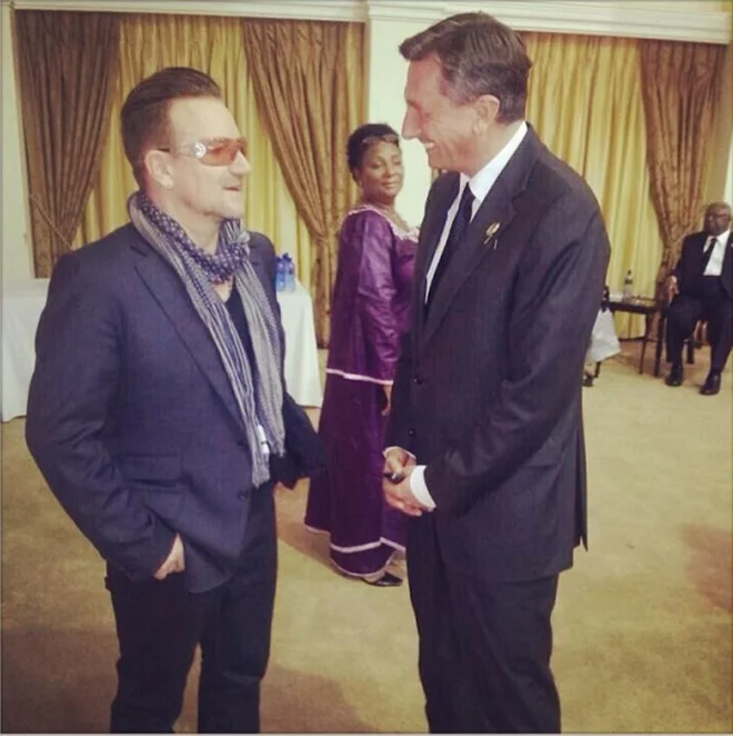 Predsednik Pahor z Bonom
@U2, aktivistom za razvoj Afrike in velikim prijateljem Mandele
FOTO: Instagram