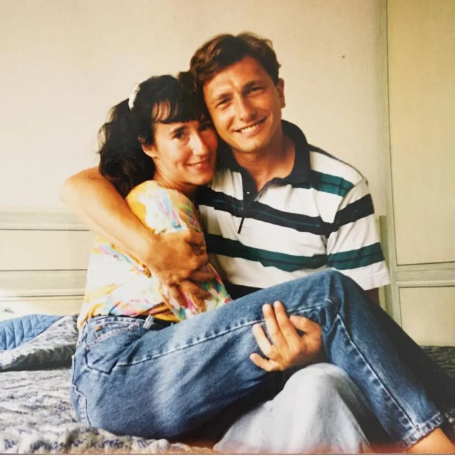 Že 30 let neperfekten par
./Imperfect couple for 30 years. #tbt #anniversary #30years #notperfectbutcouple #poletjevskoljki #couple #memories #pahor #president #presidentpahor #slovenia
FOTO: Instagram