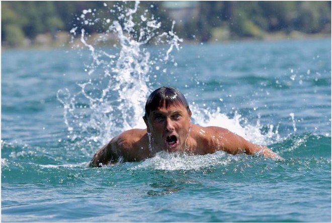 Dve leti po poškodbi ramena znova, za silo, odplavam delfinčka.

#butterfly #swimming #thepainisgone #shoulder #pahor #president #presidentpahor #slovenia

FOTO: Instagram
