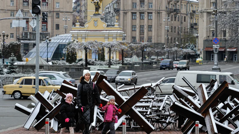 Fotografija: Vojna je pošast, ki tudi otrokom ne prizanaša. FOTO: Sergei Chuzavkov/Reuters