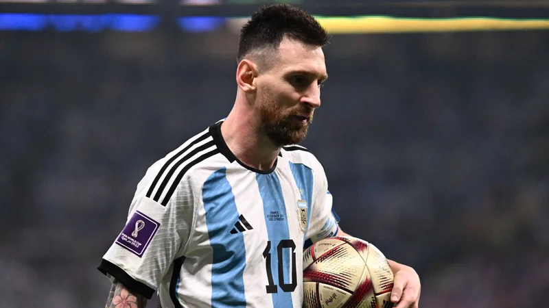 Fotografija: Lionel Messi je na SP igral vesoljsko kot sovjetski umetni satelit Sputnik. FOTO: Kiril Kudrjavcev/AFP
