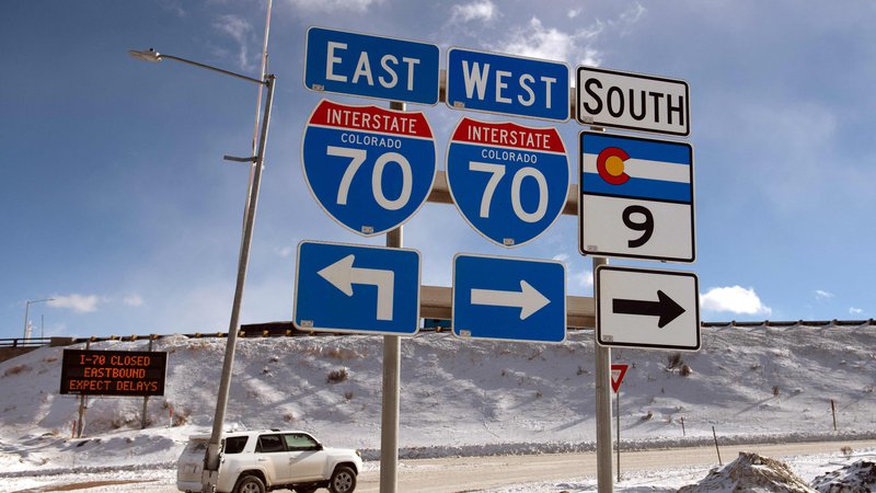 Fotografija: Zaprta cesta v Koloradu. FOTO: Jason Connolly/AFP
