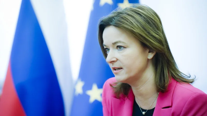 Fotografija: Tanja Fajon je med zadnjo letošnjo novinarsko konferenco predstavila največje dosežke na področju zunanje politike od nastopa nove vlade. Foto: Jože Suhadolnik