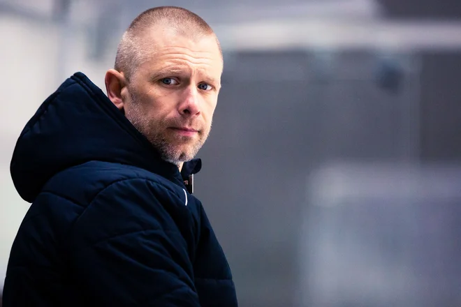 Mitja Šivic je po nizu porazov na prepihu, sledita pomembni domači preizkušnji: v ponedeljek proti Asiagu, v sredo proti KAC. FOTO:&nbsp;Luka Vovk/Sportida

