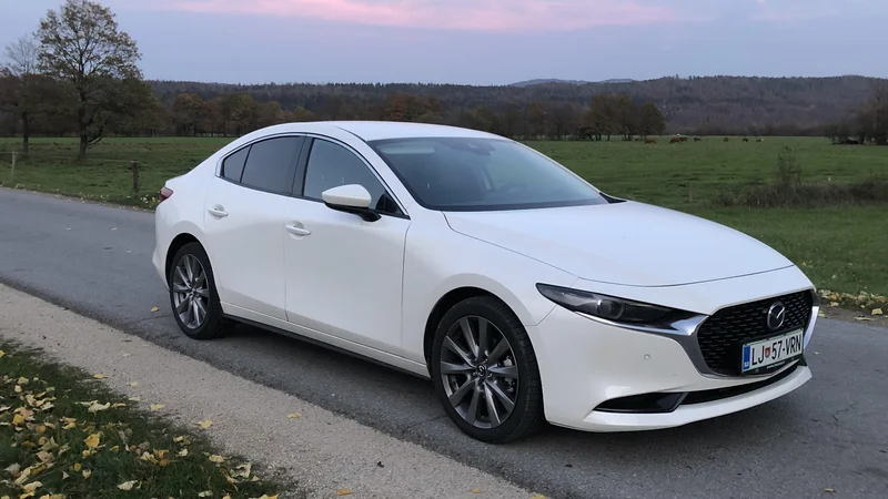 Fotografija: Limuzinska mazda 3 ima nekaj adutov, na katere smo že malce pozabili. FOTO: Aljaž Vrabec