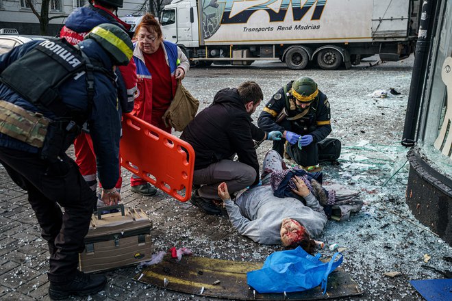 Po zadnjih podatkih je umrlo najmanj sedem ljudi. FOTO: Dimitar Dilkoff/AFP
